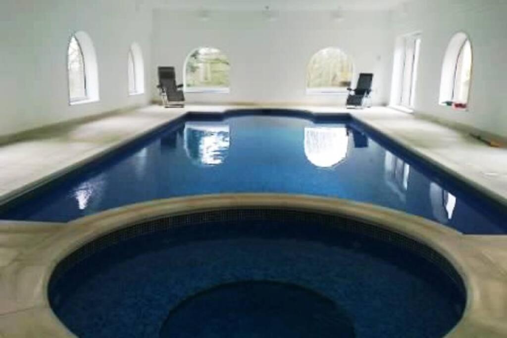 Country Manor House With Indoor Pool And Hot Tub Villa โรเชสเตอร์ ภายนอก รูปภาพ