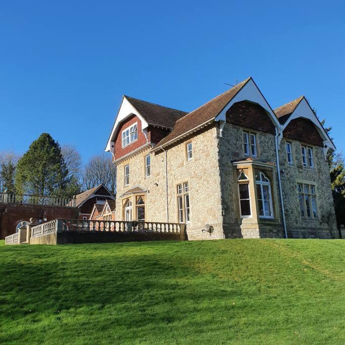 Country Manor House With Indoor Pool And Hot Tub Villa โรเชสเตอร์ ภายนอก รูปภาพ
