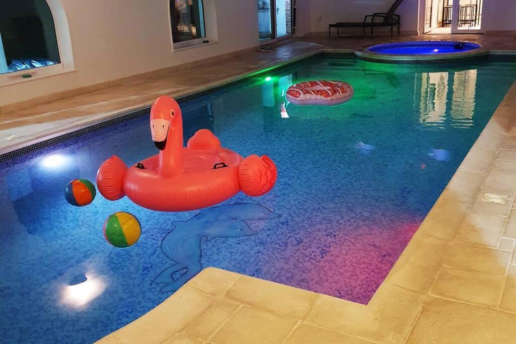 Country Manor House With Indoor Pool And Hot Tub Villa โรเชสเตอร์ ภายนอก รูปภาพ