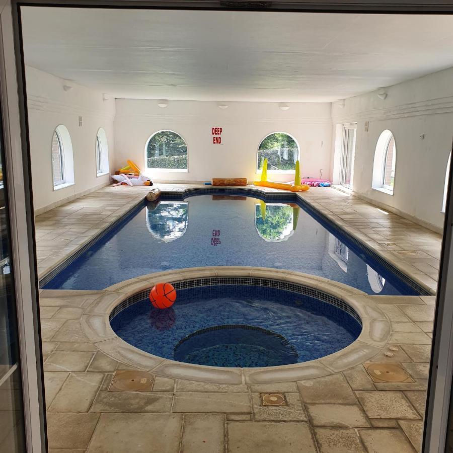 Country Manor House With Indoor Pool And Hot Tub Villa โรเชสเตอร์ ภายนอก รูปภาพ